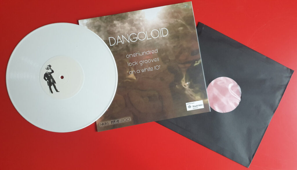 onehundred lock grooves on a white 10"
von DANGOLOID